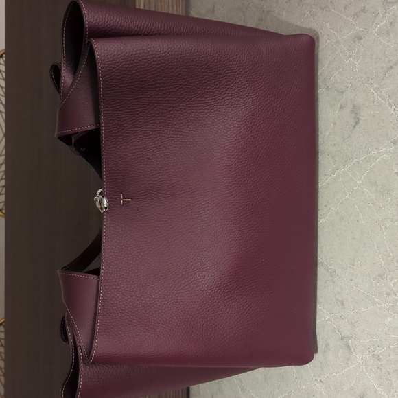Tod's Medium Apa Leather Tote Burgundy - Picture 10 of 14